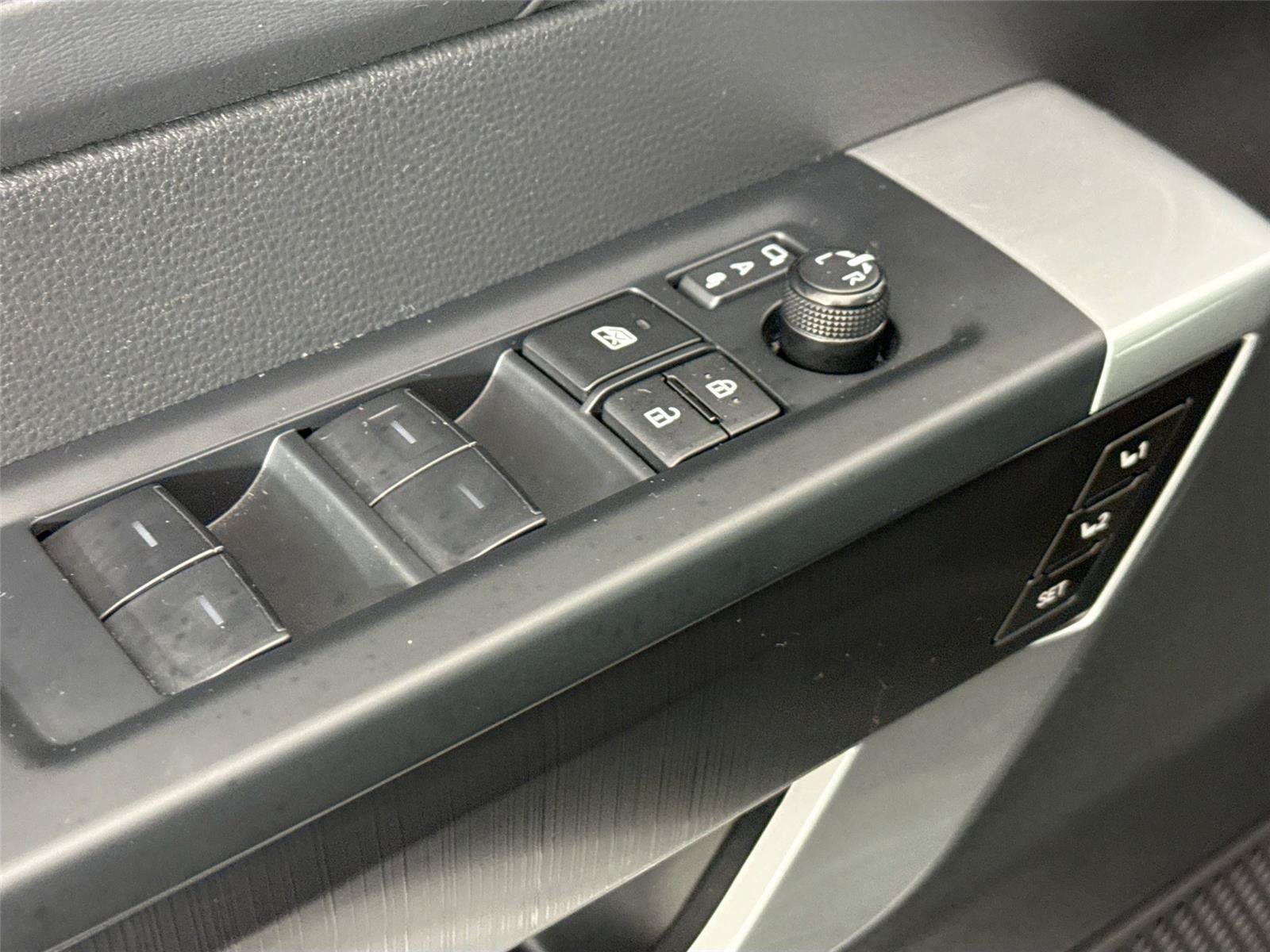 Certified 2025 Toyota Sequoia Platinum AWD/4WD image 29