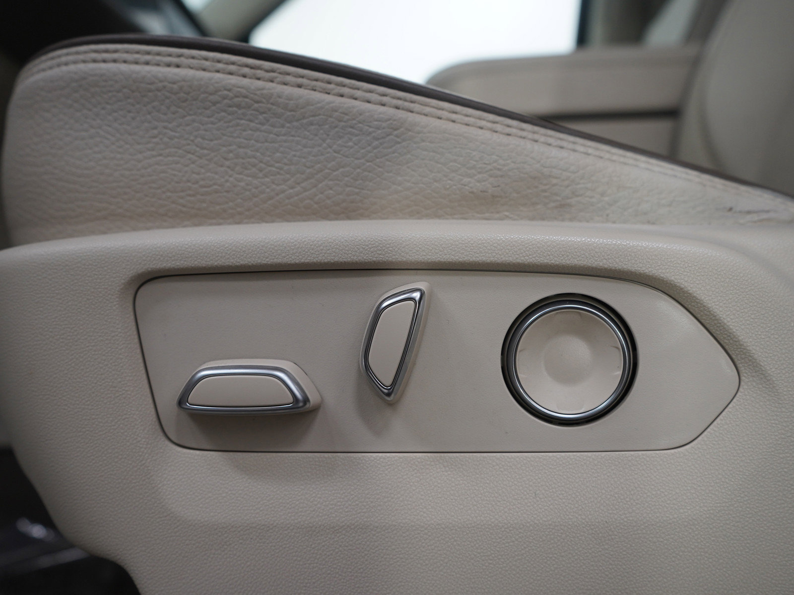 Used 2021 GMC Yukon Denali w/ Denali Premium Package image 26