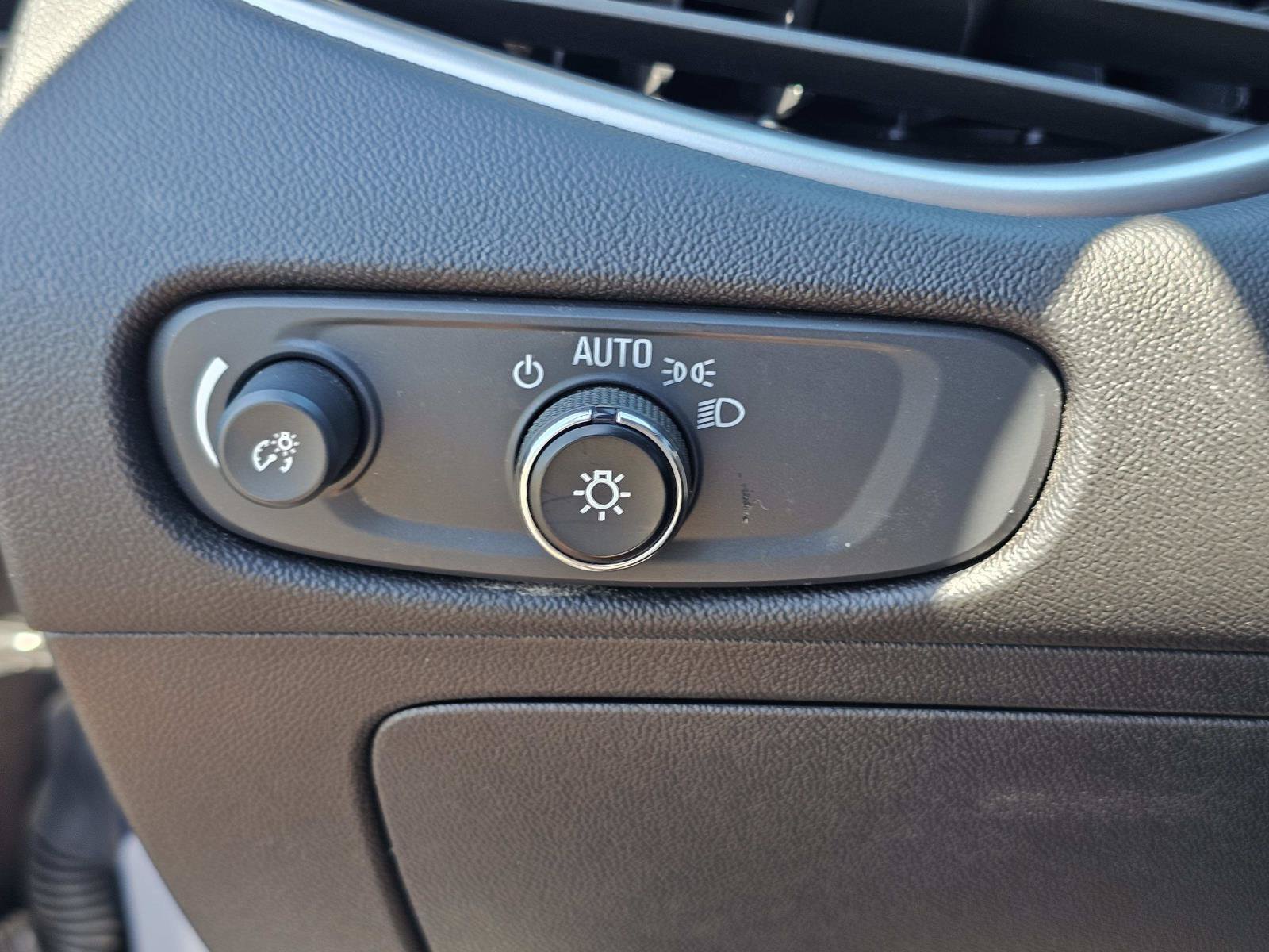 Used 2025 Chevrolet Malibu LT FWD image 18