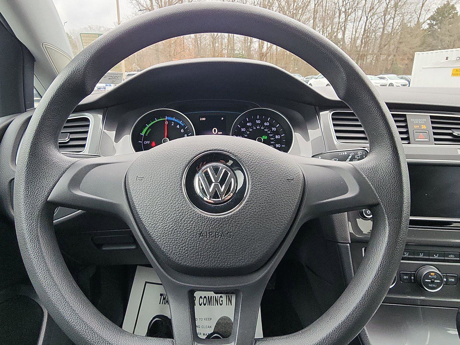 Used 2016 Volkswagen e-Golf SE w/ DC Fast Charging Package image 15