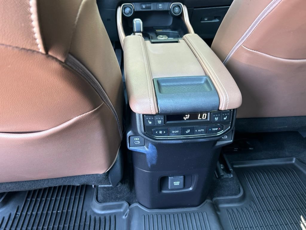 Used 2024 Toyota Grand Highlander AWD Hybrid image 32