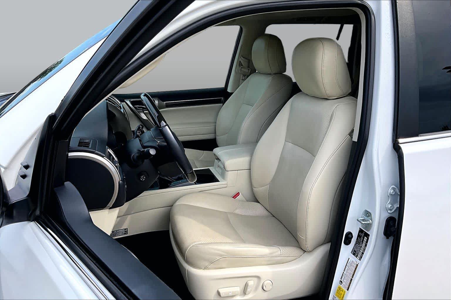 Used 2020 Lexus GX 460 Luxury w/ Accessory Package AWD/4WD image 8