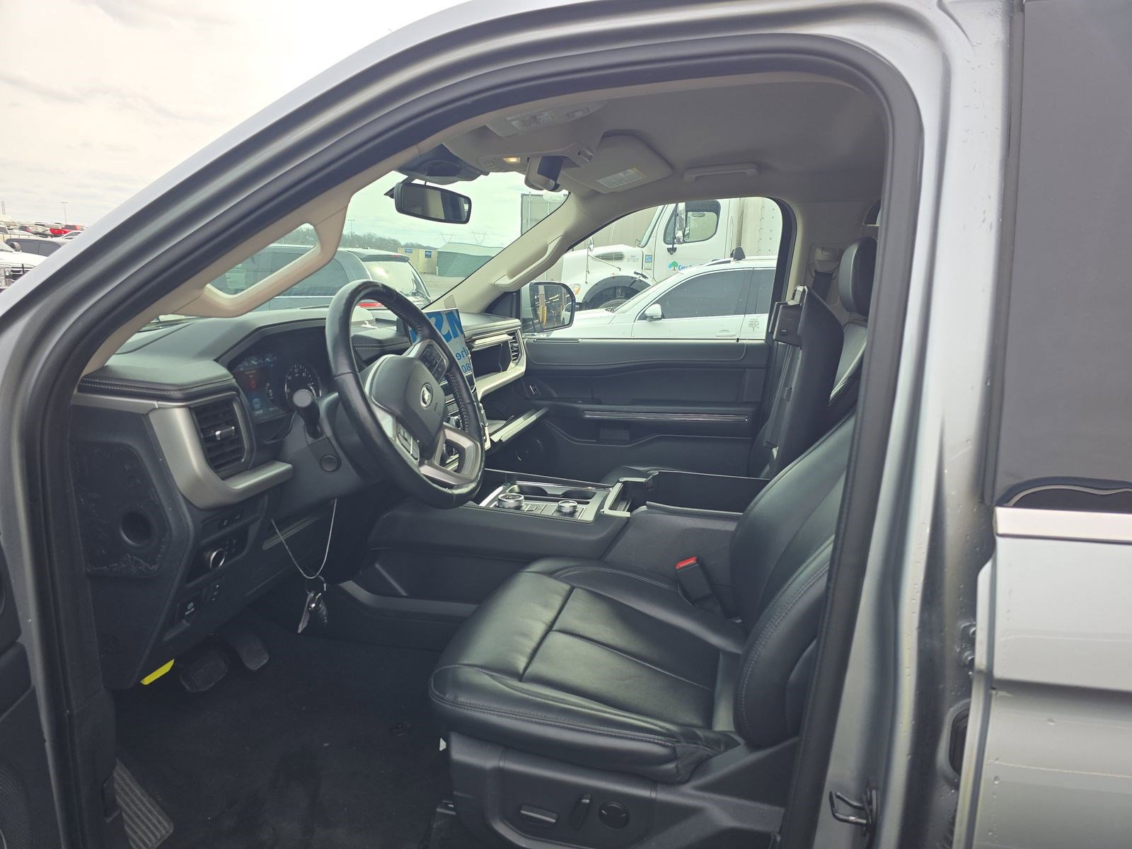 Used 2024 Ford Expedition Max XLT image 13