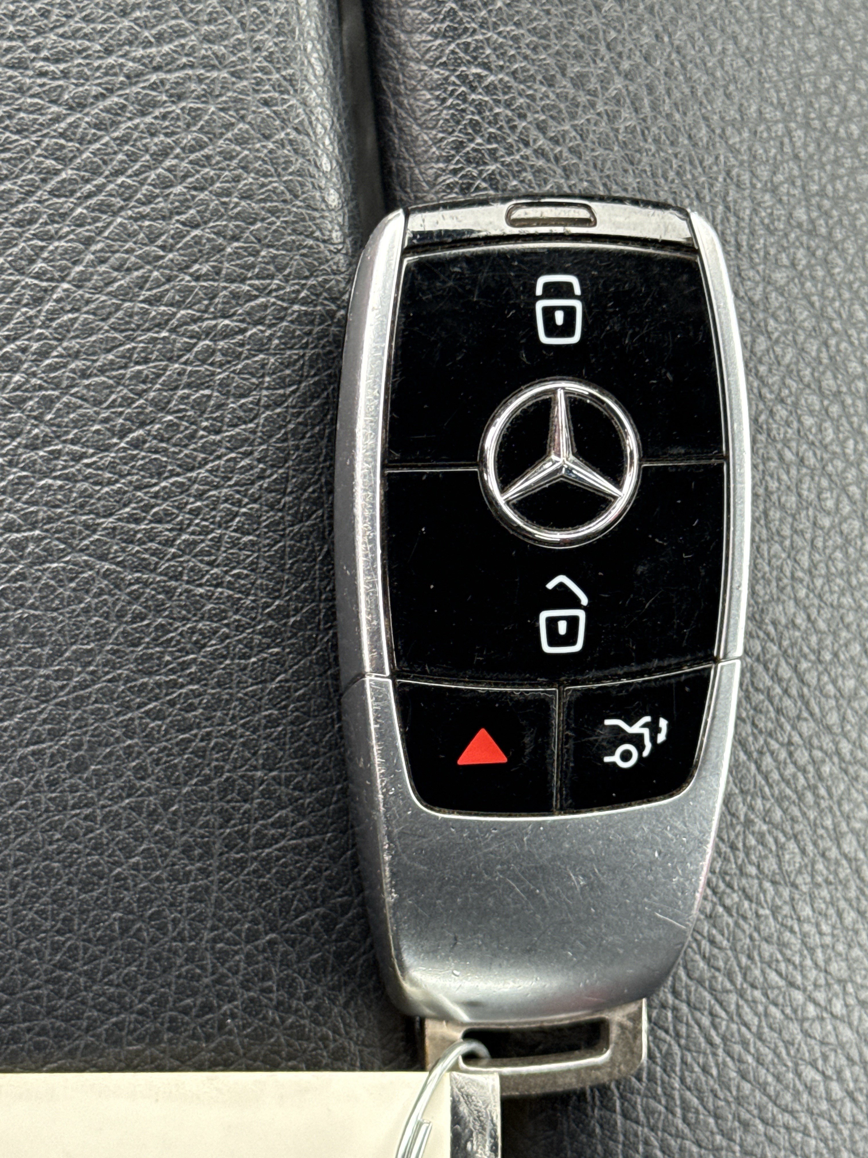 Used 2021 Mercedes-Benz E 450 Cabriolet image 2