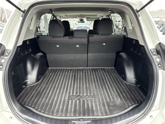 Used 2018 Toyota RAV4 XLE image 10