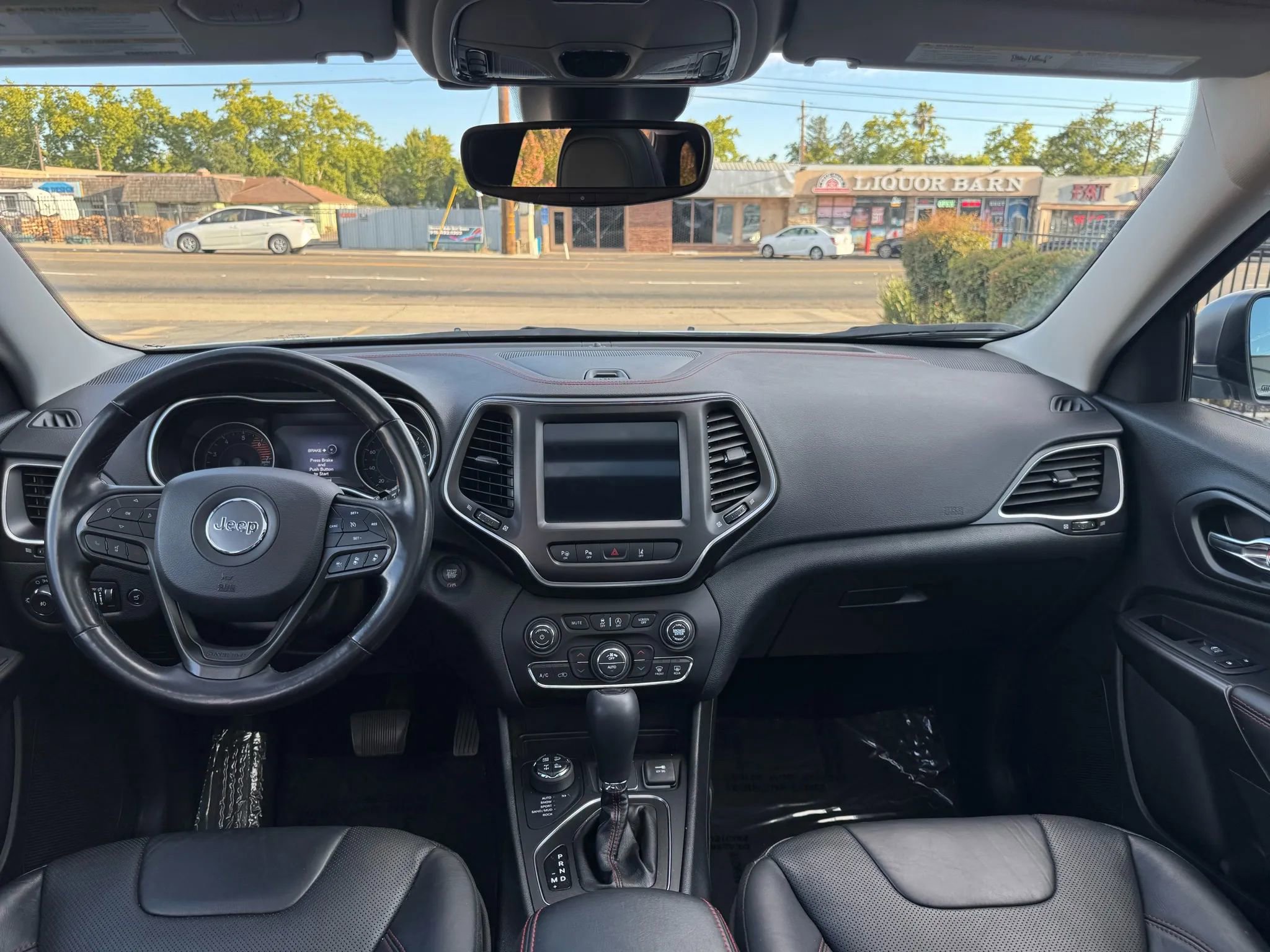 Used 2020 Jeep Cherokee Trailhawk image 19