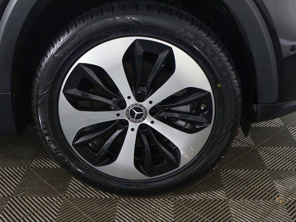 Used 2025 Mercedes-Benz GLB 250 4MATIC image 23