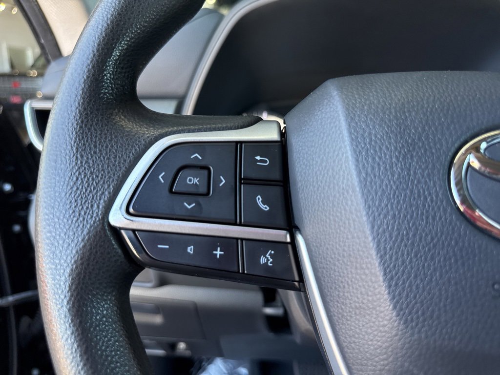 Used 2022 Toyota Highlander L image 28