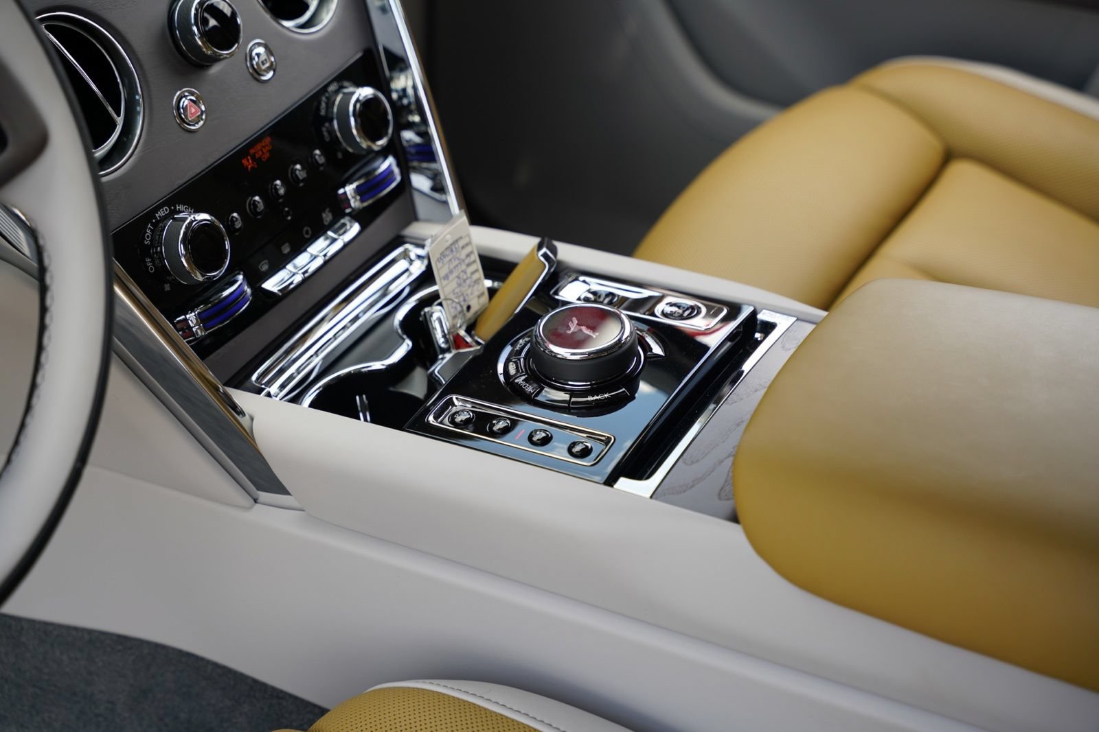 Used 2025 Rolls-Royce Cullinan AWD/4WD image 23