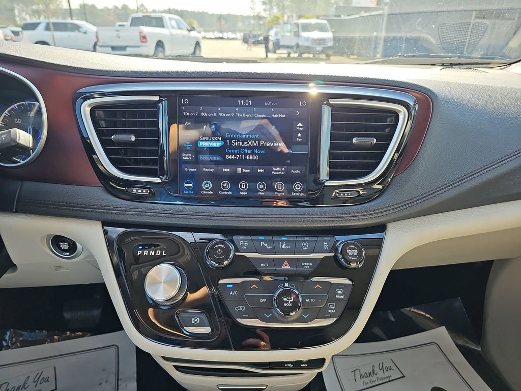 Used 2020 Chrysler Pacifica Limited image 25