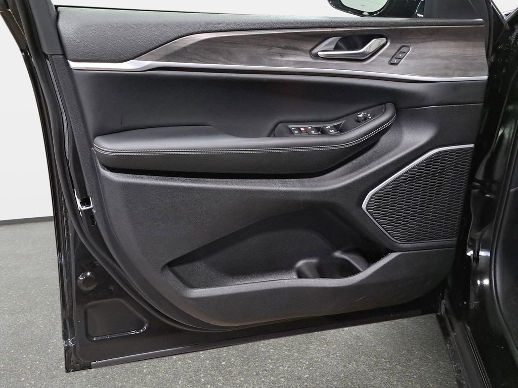 New 2026 Jeep Grand Cherokee L Limited image 29