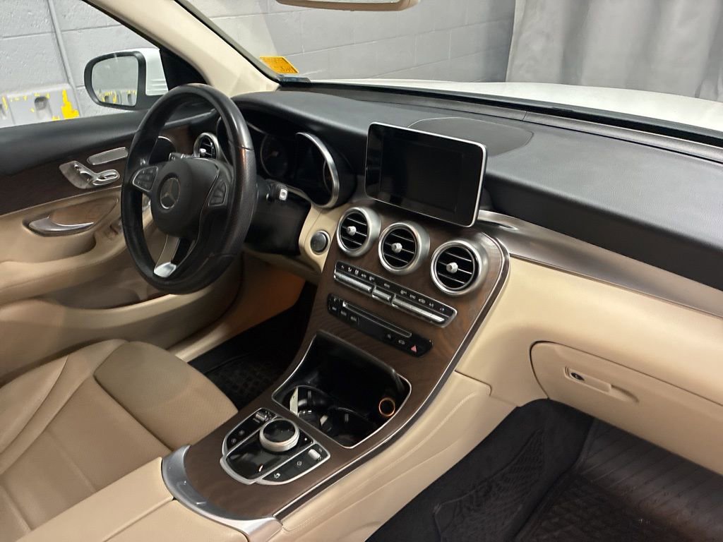 Used 2019 Mercedes-Benz GLC 300 4MATIC image 8