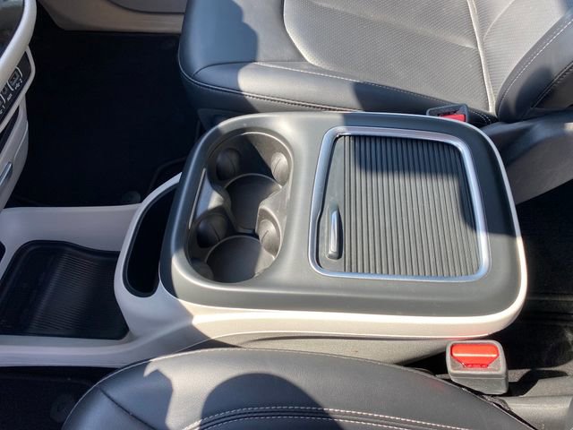 Used 2024 Chrysler Pacifica Touring-L FWD image 14