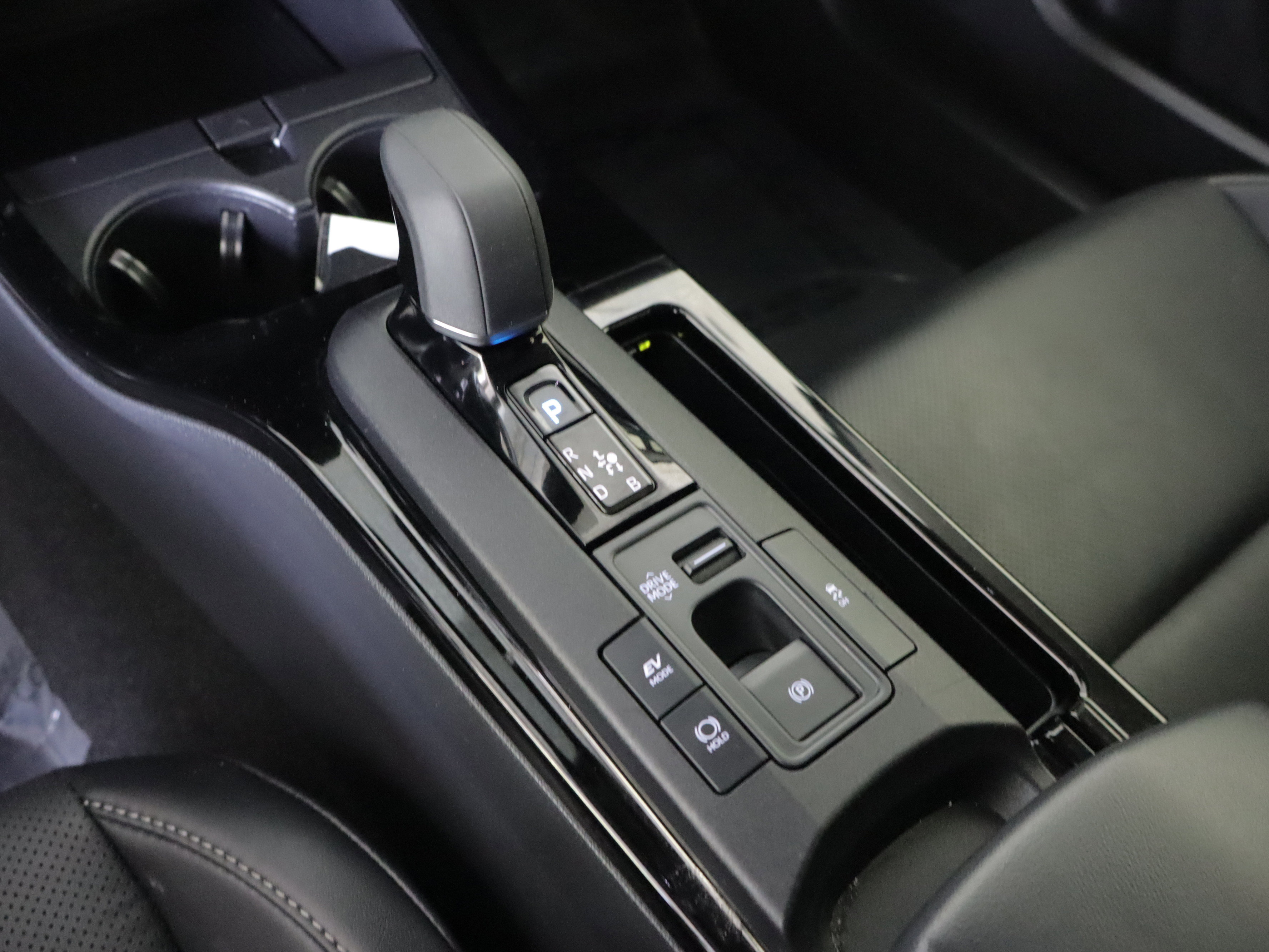 Used 2024 Toyota Prius XLE AWD/4WD image 17