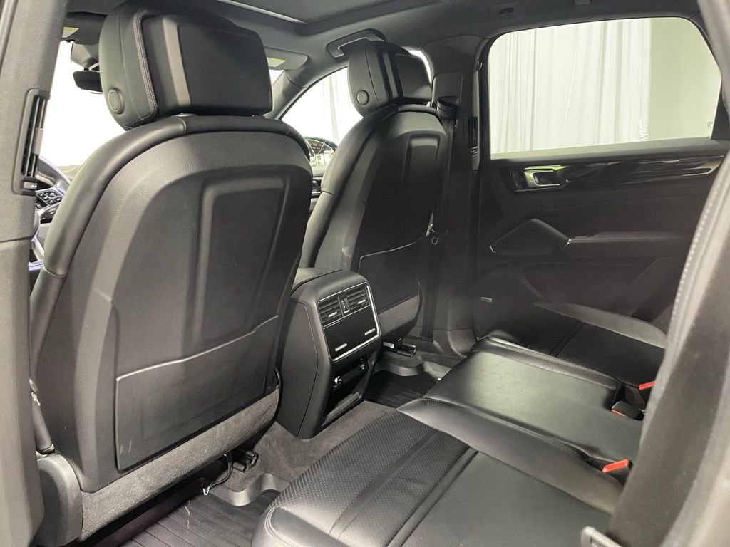 Used 2022 Porsche Cayenne AWD/4WD image 23