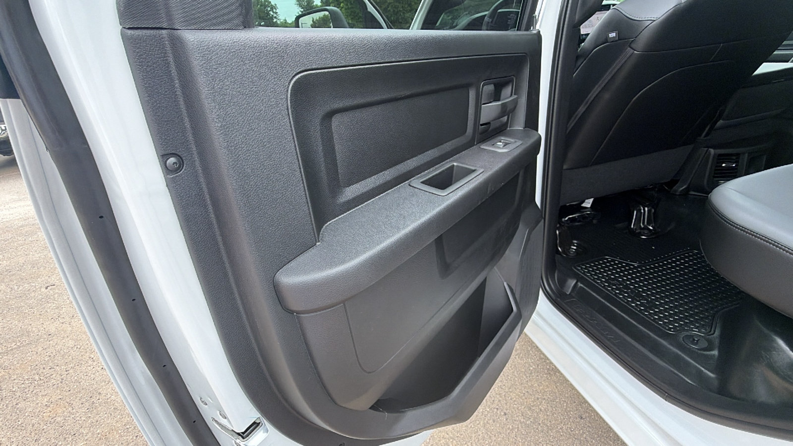 New 2026 RAM 2500 Tradesman w/ Chrome Appearance Group AWD/4WD image 18