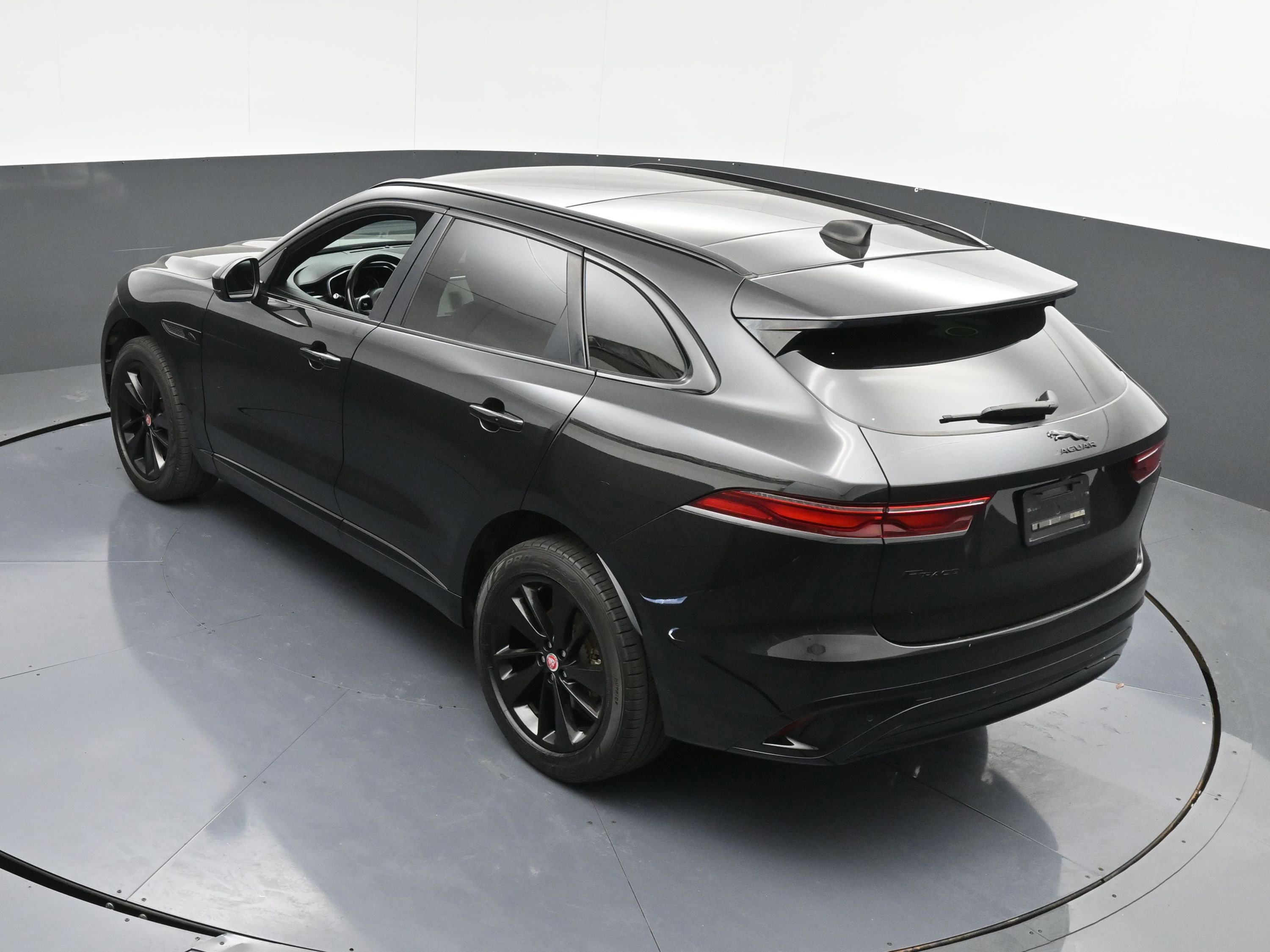 Used 2022 Jaguar F-PACE S image 38
