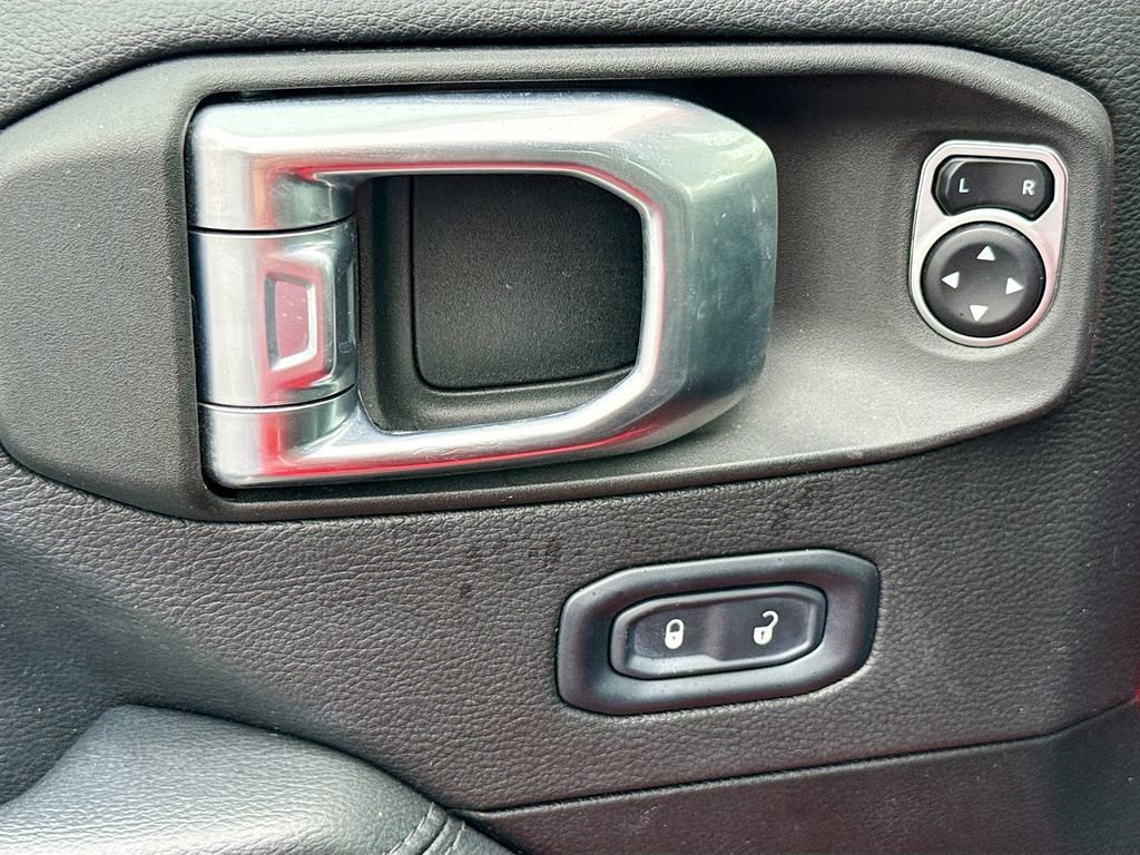 Used 2022 Jeep Wrangler Unlimited Sahara image 19