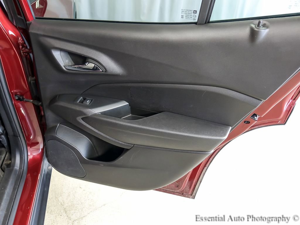 Used 2025 Chevrolet Trax RS w/ Driver Confidence Package FWD image 21