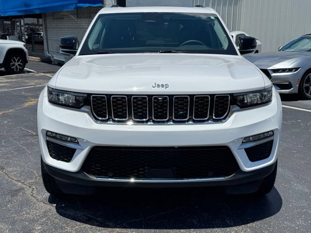 Used 2023 Jeep Grand Cherokee Limited w/ Luxury Tech Group II AWD/4WD image 2