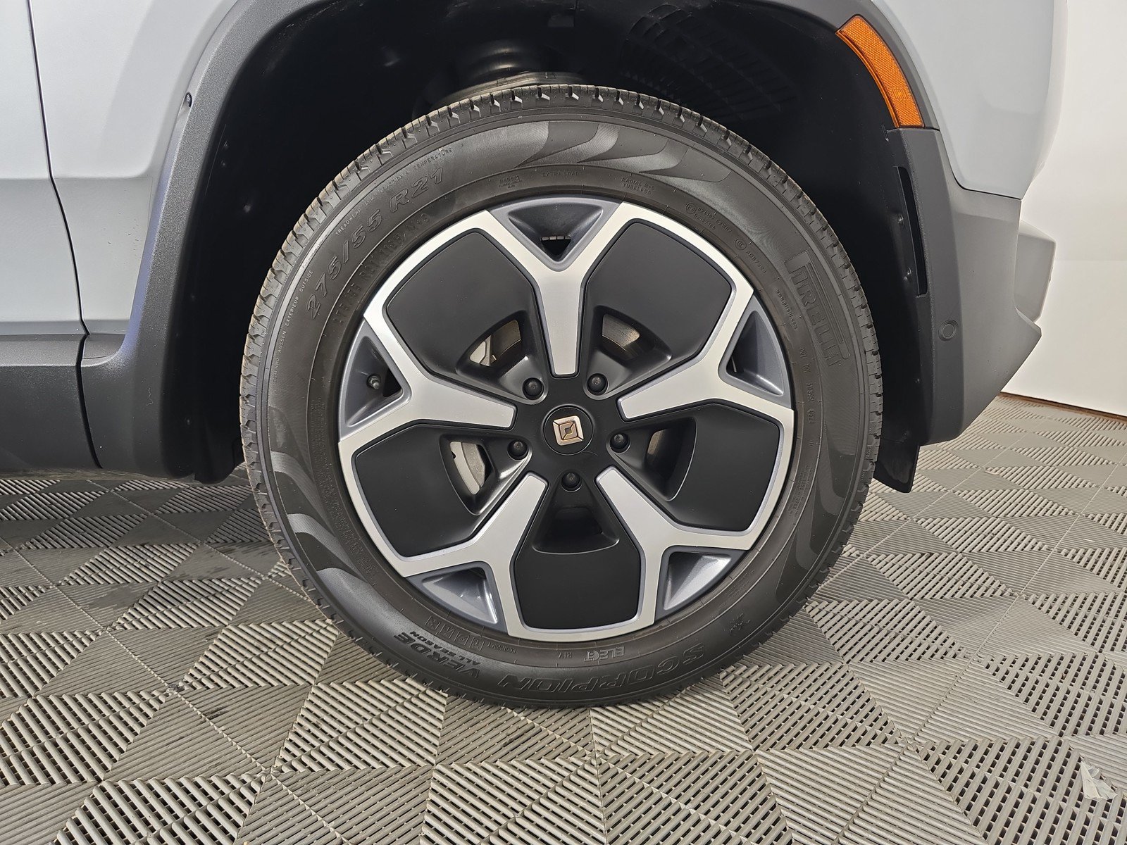 Used 2024 Rivian R1S Adventure AWD/4WD image 11