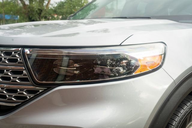 Used 2021 Ford Explorer Limited w/ Hybrid Equipment Group 310A AWD/4WD image 11