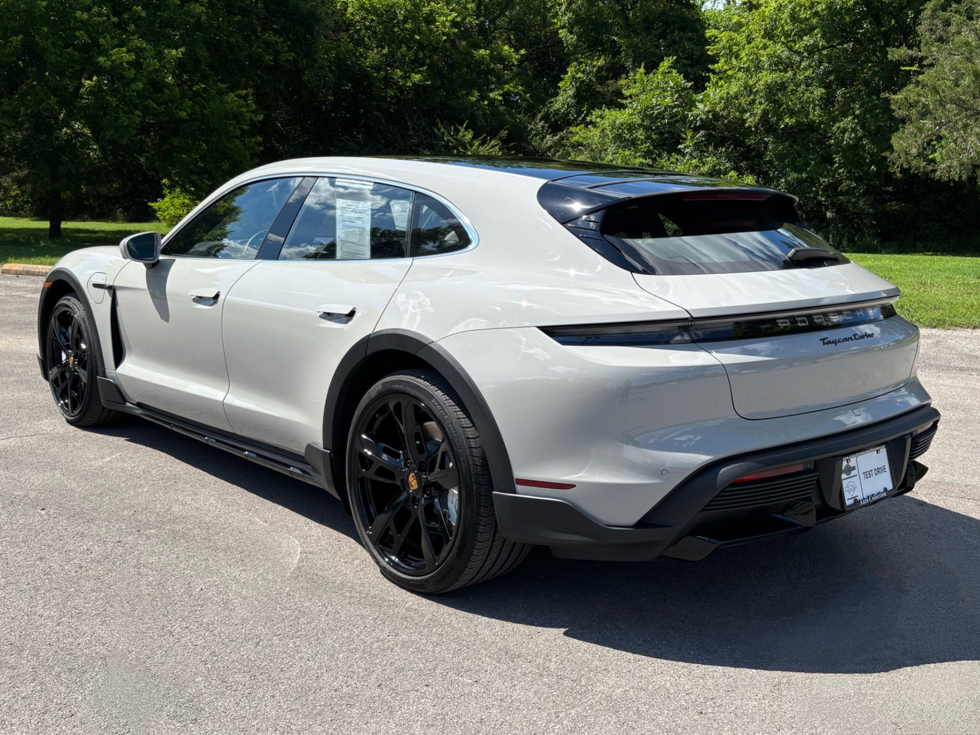 Used 2023 Porsche Taycan Cross Turismo AWD/4WD image 4
