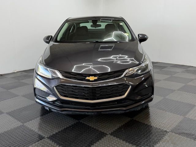 Used 2017 Chevrolet Cruze LT FWD image 4