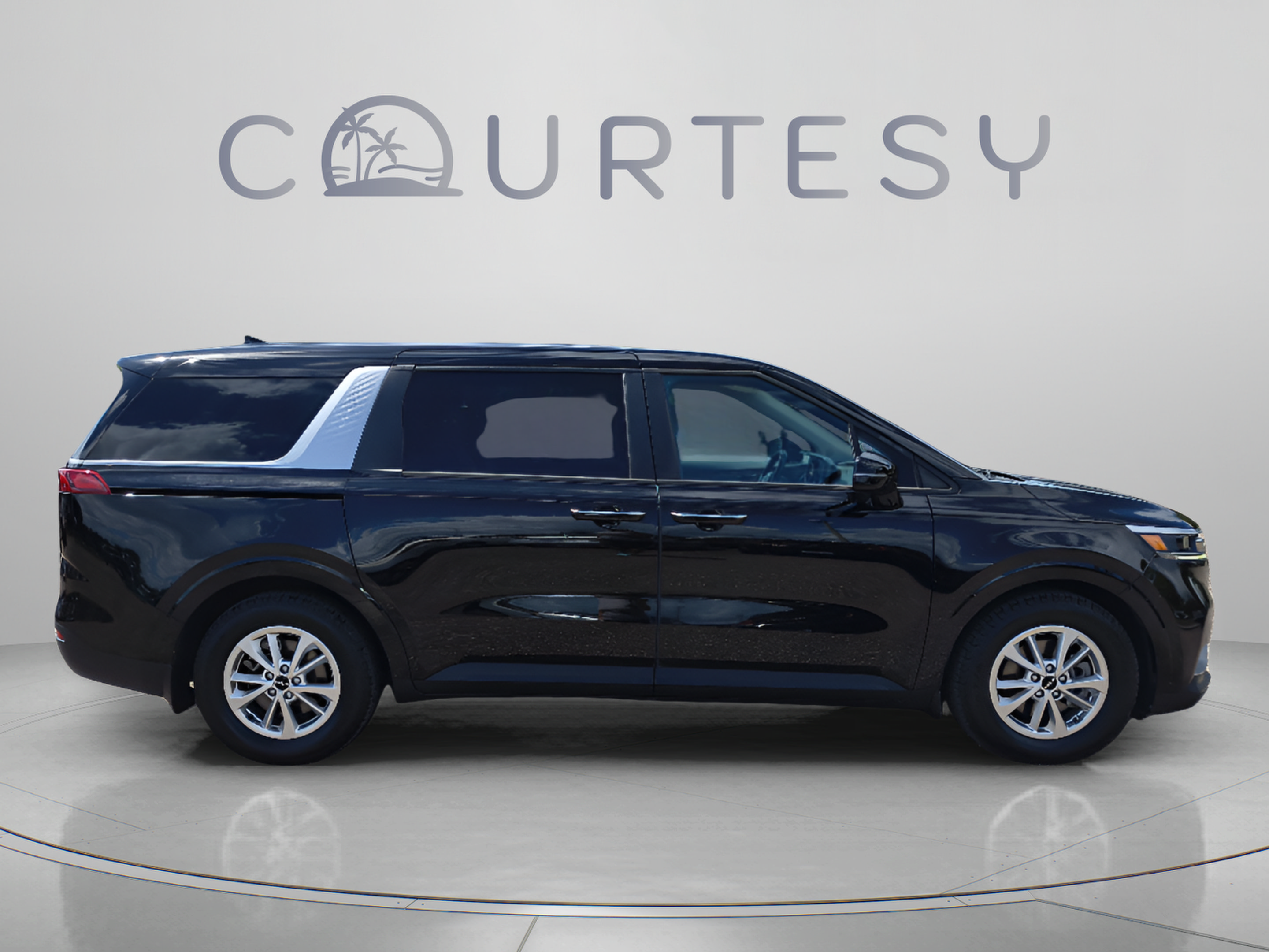 Used 2023 Kia Carnival LX FWD image 6