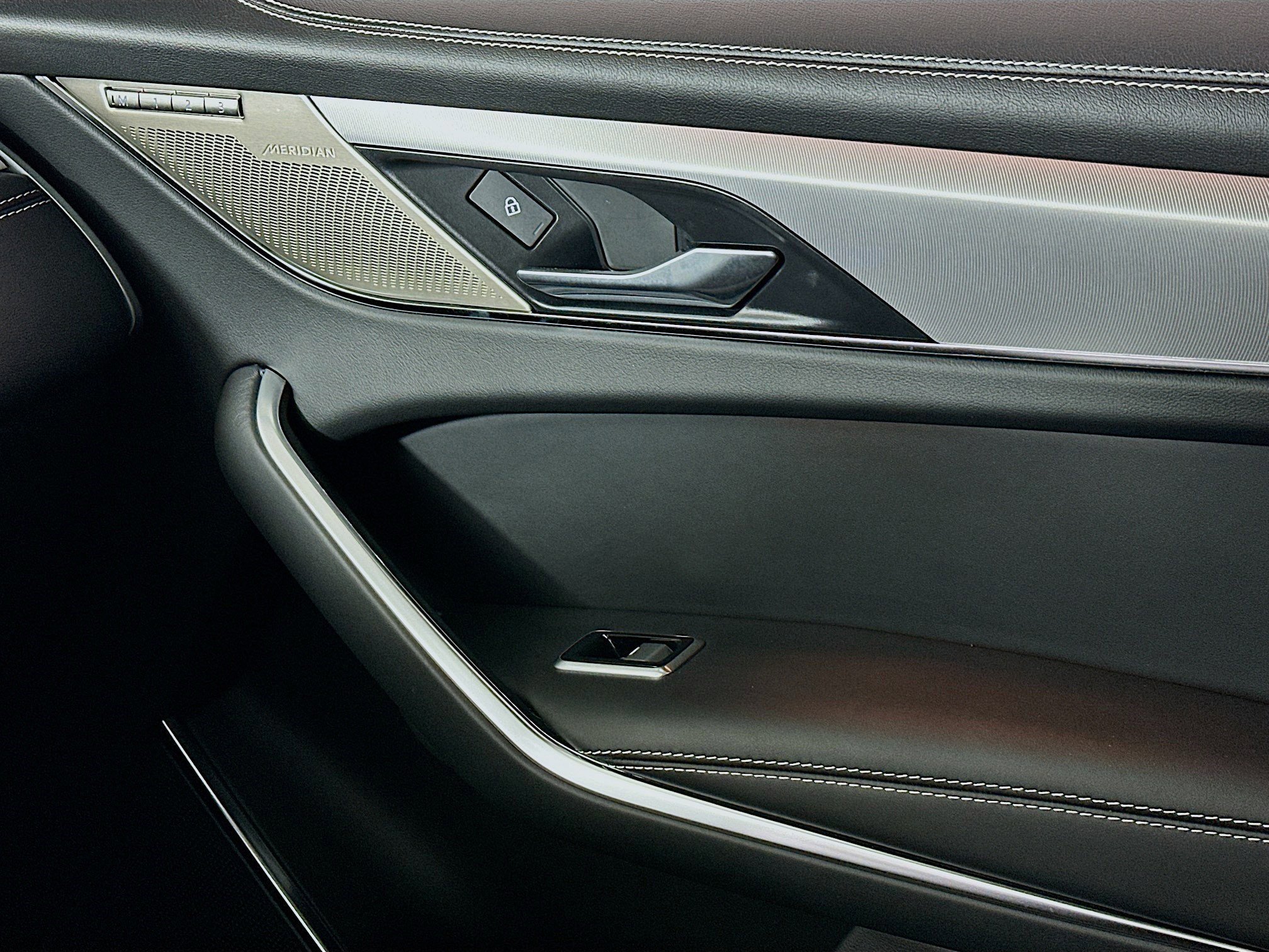 Used 2024 Jaguar F-PACE R-Dynamic S image 16