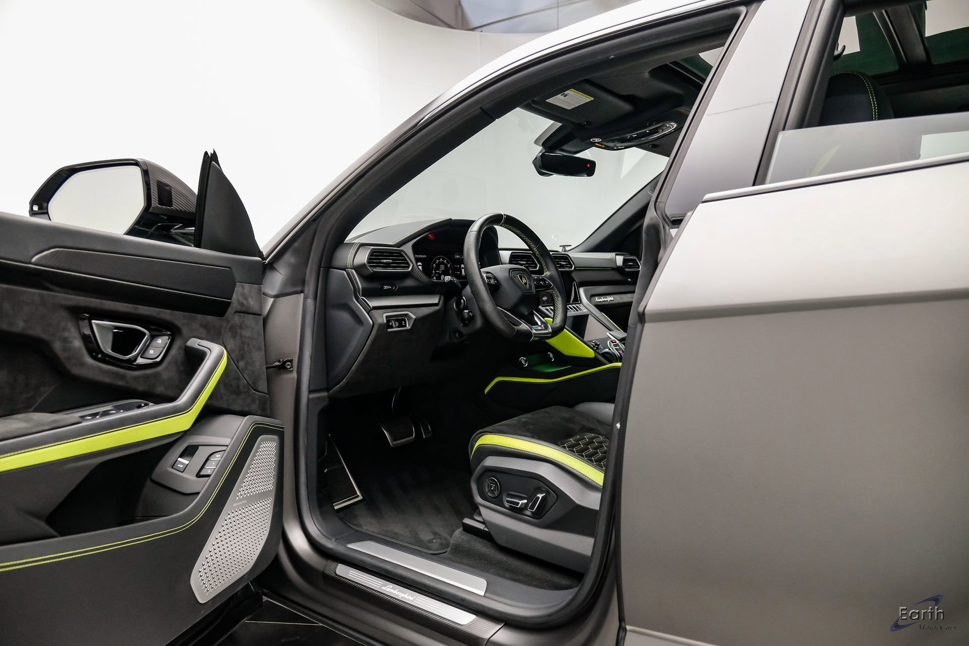 Used 2022 Lamborghini Urus AWD/4WD image 39