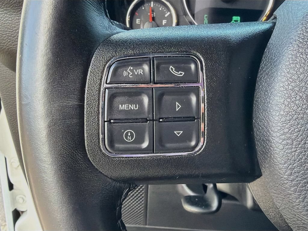 Used 2017 Jeep Wrangler Unlimited Sahara w/ Connectivity Group AWD/4WD image 31
