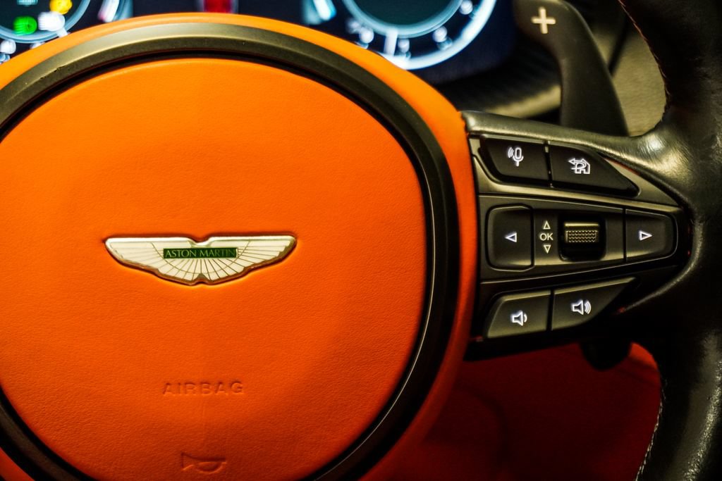Used 2021 Aston Martin DBX AWD/4WD image 15