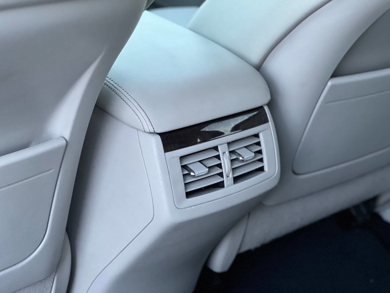 Used 2013 Toyota Venza XLE image 30