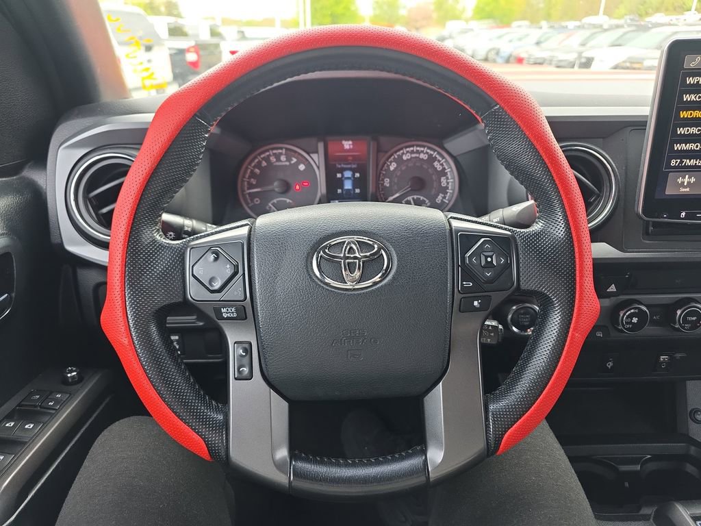 Used 2016 Toyota Tacoma TRD Sport AWD/4WD image 24