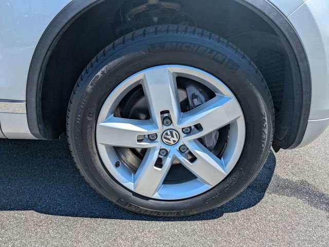 Used 2014 Volkswagen Touareg TDI image 11