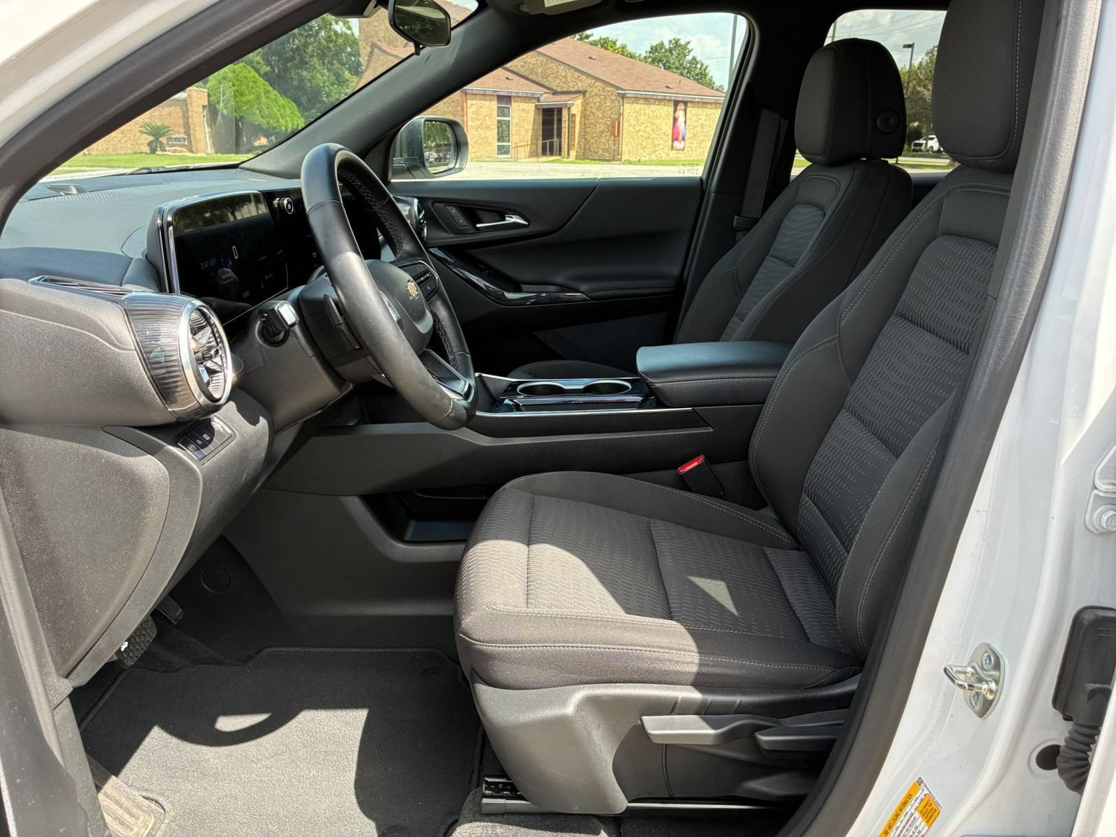 Used 2025 Chevrolet Equinox LT FWD image 22