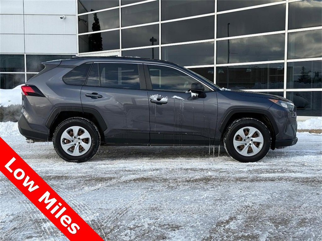 Used 2019 Toyota RAV4 LE image 2