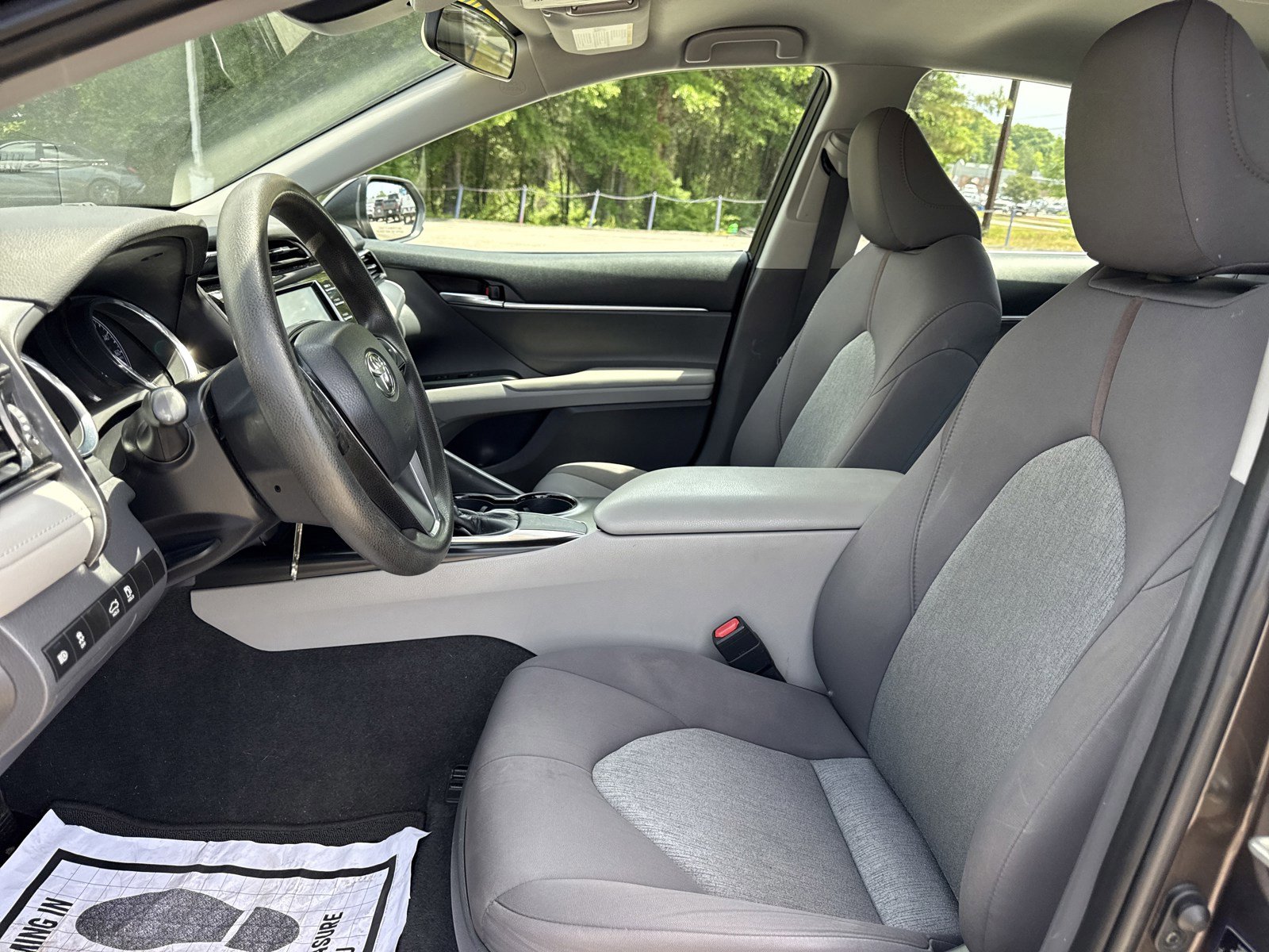 Used 2020 Toyota Camry LE FWD image 11