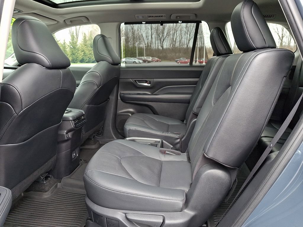 Used 2024 Toyota Grand Highlander Platinum image 10