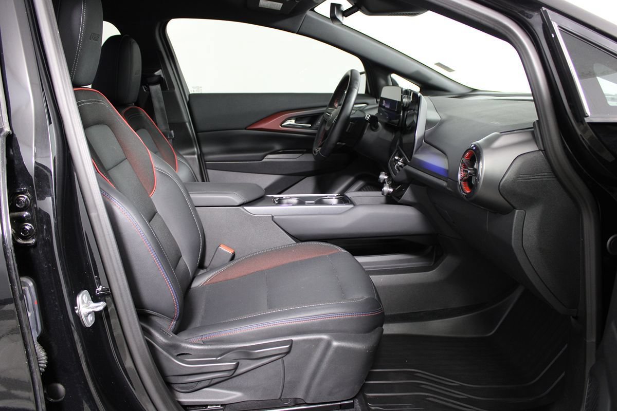 Used 2024 Chevrolet Equinox EV RS w/ LPO, Trailering Package FWD image 10