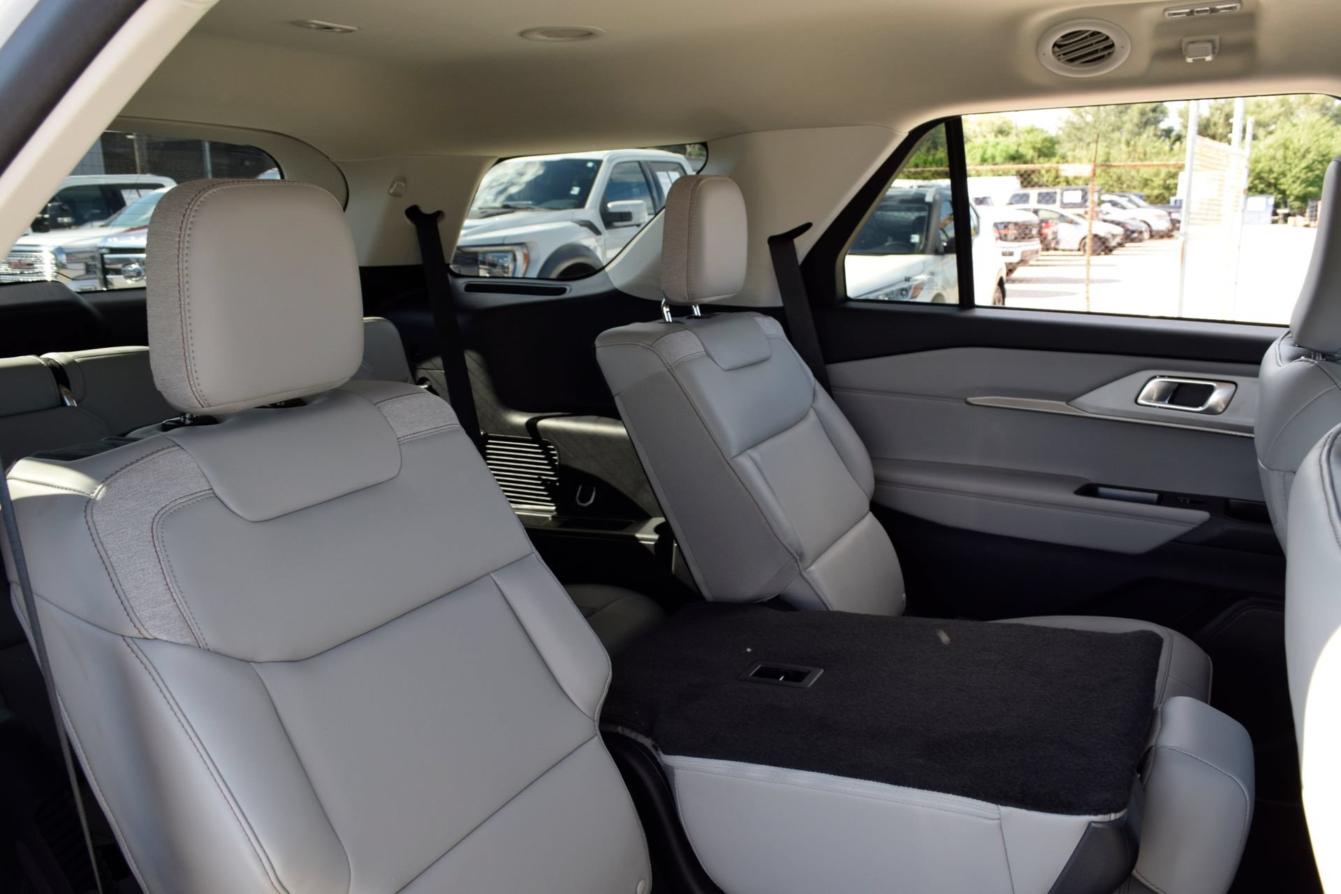 Used 2025 Ford Explorer Active w/ Active Comfort Package AWD/4WD image 23