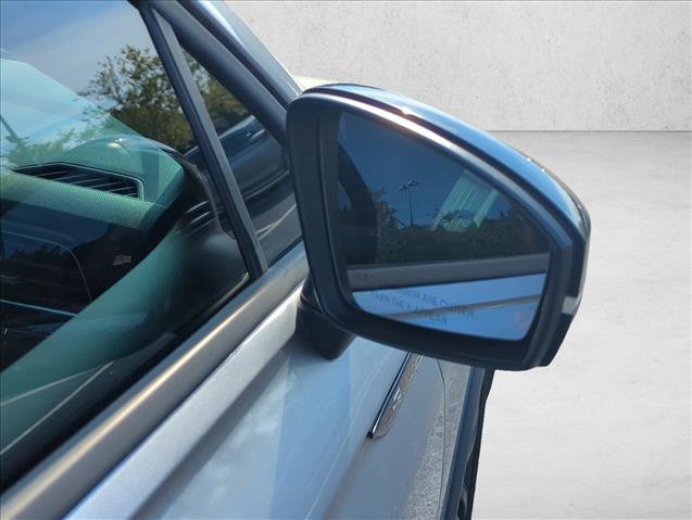 Used 2022 Volkswagen Tiguan SE R-Line FWD image 5