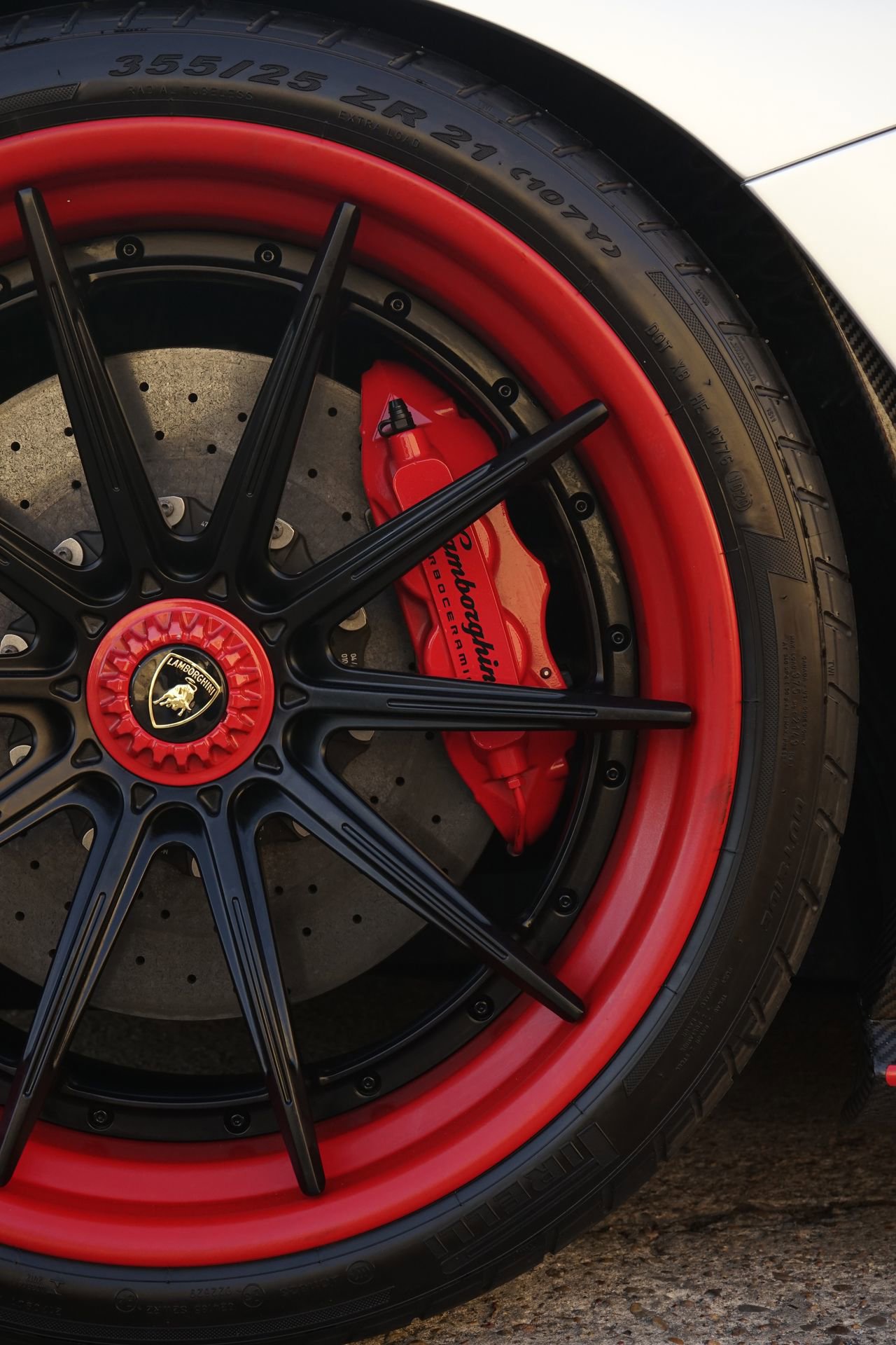 Used 2018 Lamborghini Aventador S image 39