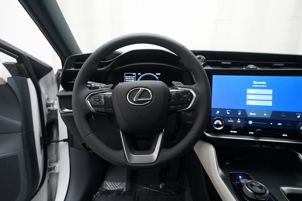 Used 2025 Lexus RZ 300e image 4