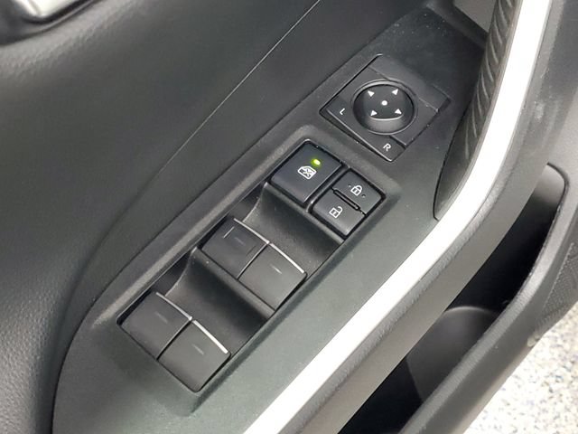 Used 2022 Toyota RAV4 XSE AWD/4WD image 11