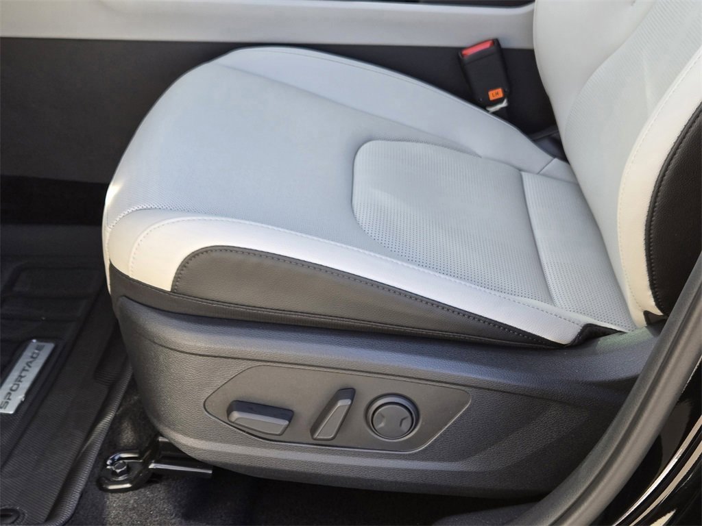 New 2026 Kia Sportage EX w/ EX Panorama Roof Package image 17