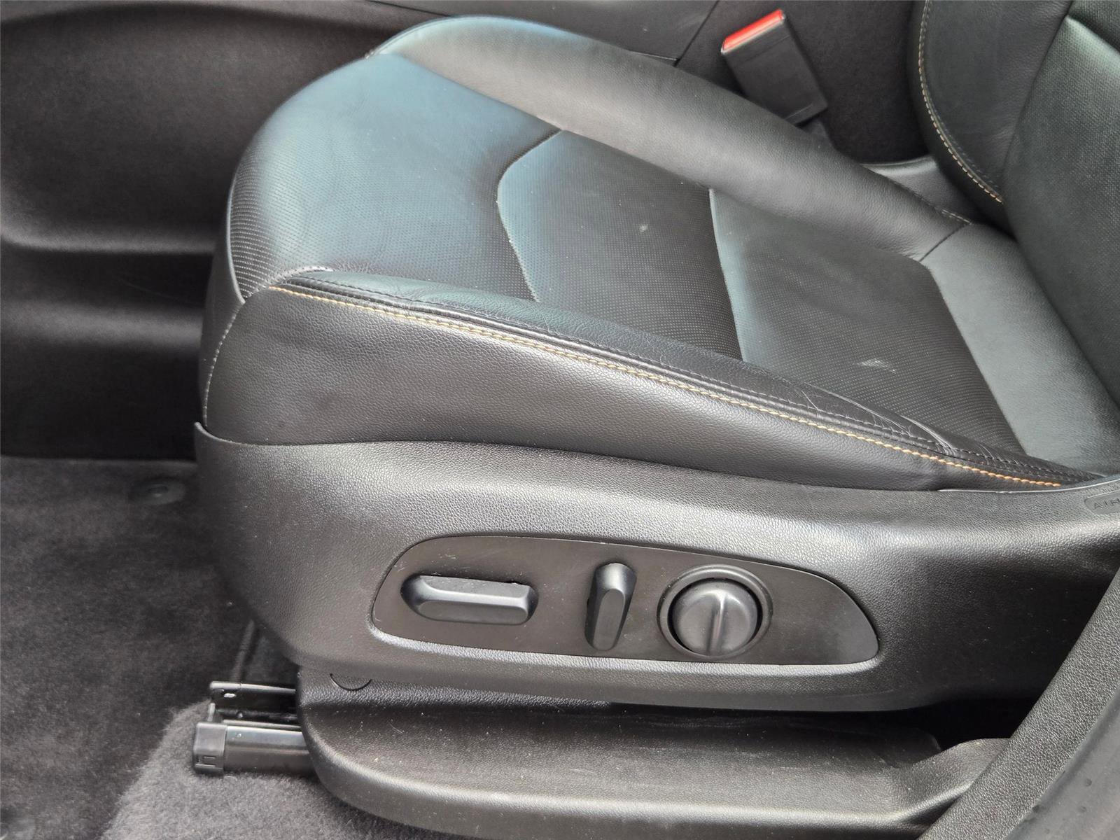 Used 2021 Chevrolet Equinox Premier w/ Redline Edition FWD image 25