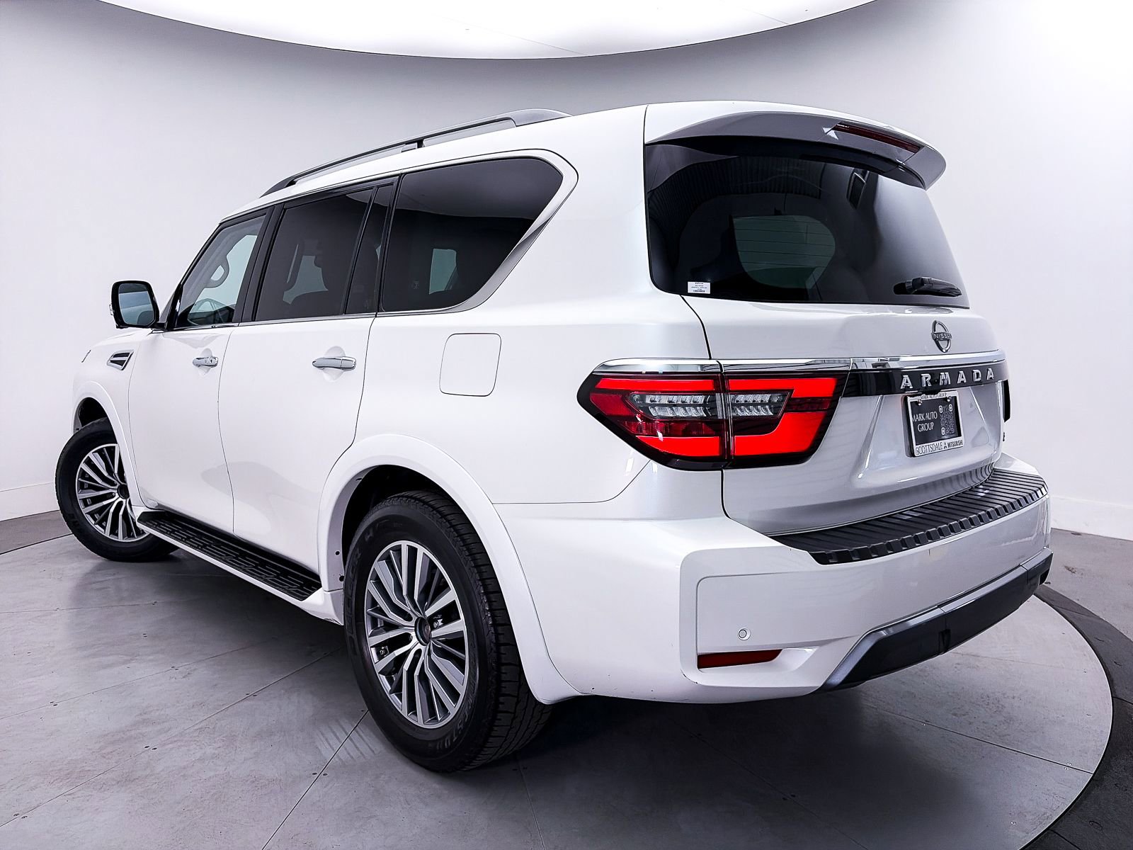 Used 2023 Nissan Armada SL RWD image 2