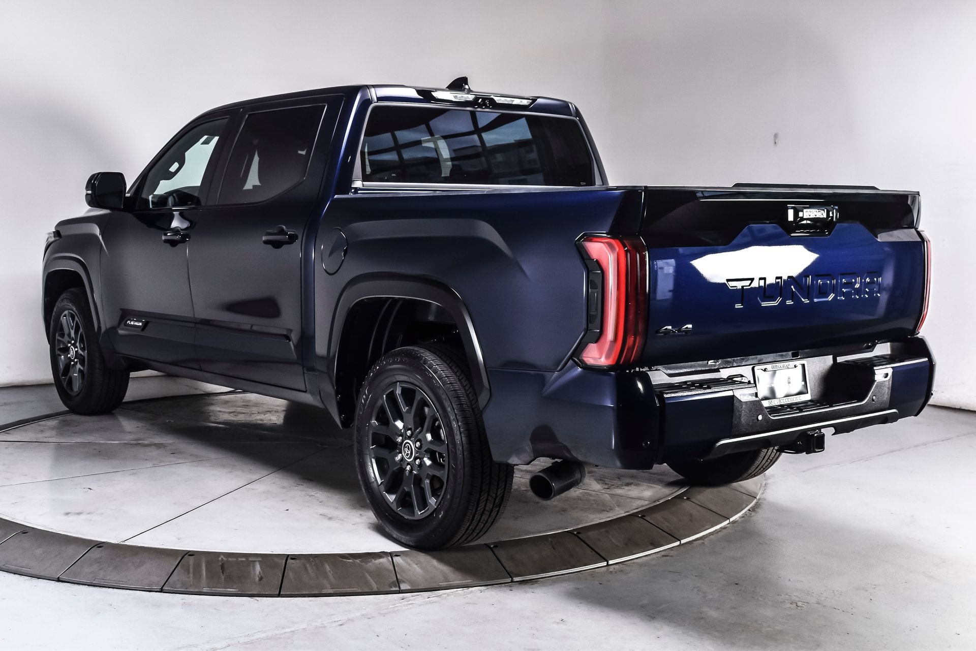 Used 2023 Toyota Tundra Platinum AWD/4WD image 6